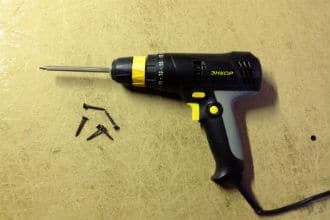 A common electric drill with a phillips head screwdriver bit. This is the small image.