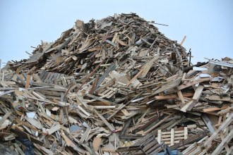 This picture shows a pile of wood waste. Small image.
