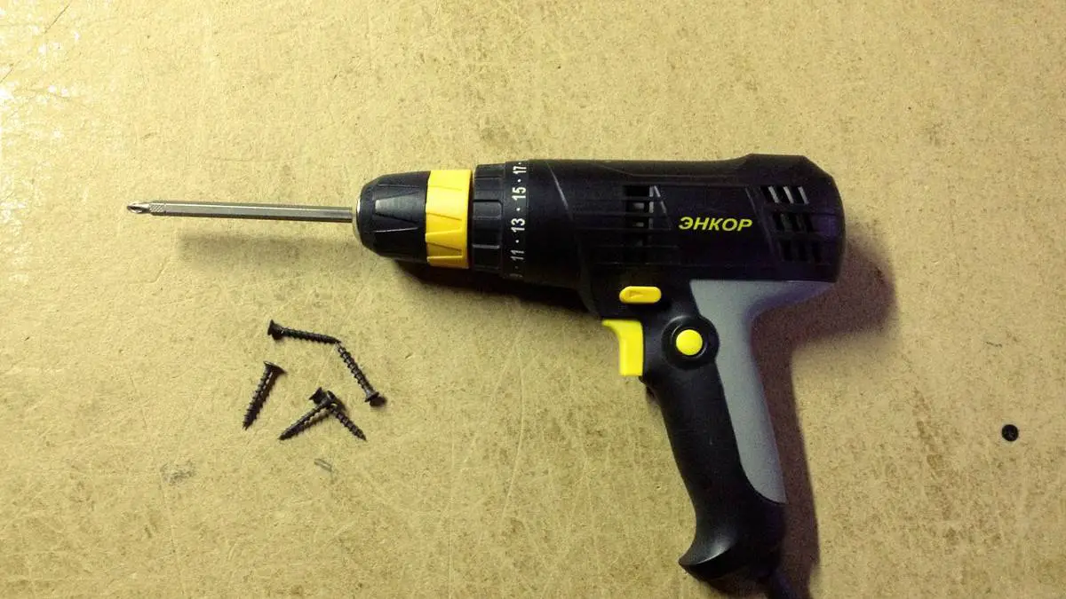 Drill with screwdriver bit