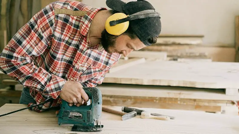 Man cutting wood with jigsaw