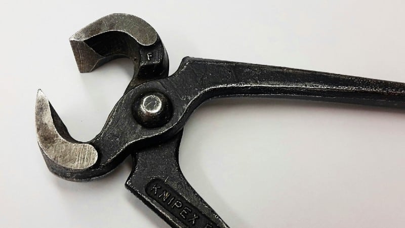 Pincer tool - 45 DIY Tools Starting With P